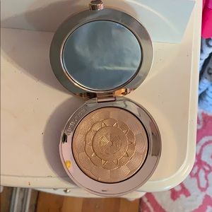 Estée Lauder Illuminating Powder